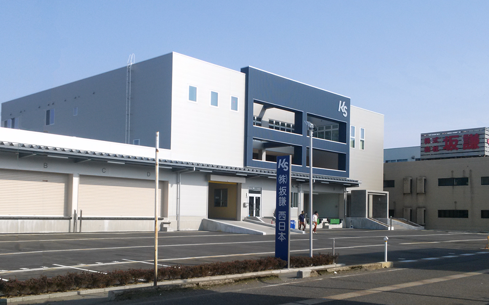 金物の町、新潟三条市に本社を置き、トップクラスの実績を築き上げてきた「坂謙」。